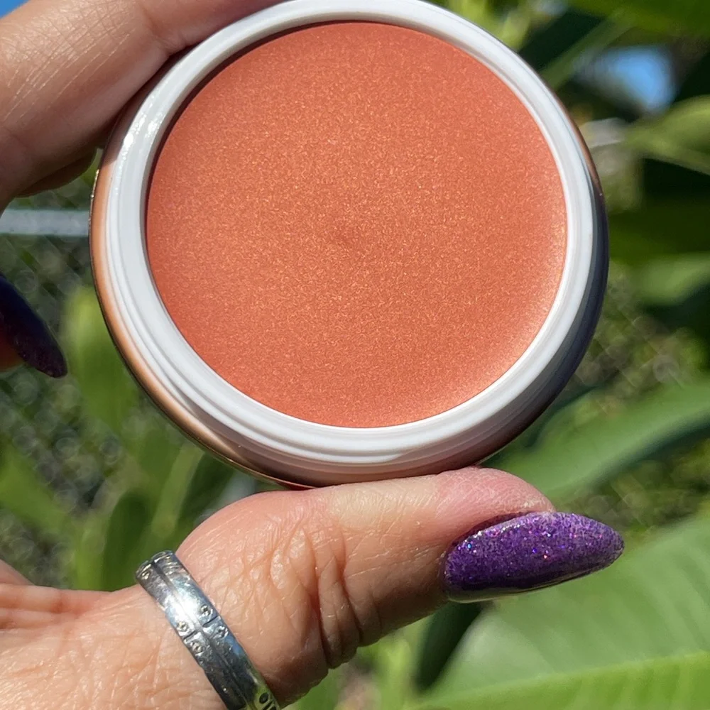 DANESSA MYRICKS BEAUTY Yummy Skin Blurring Powder In Lowkey (Peachy Gold)
